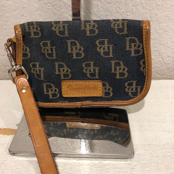 Dooney & Bourke Wristlet - Picture 2 of 11
